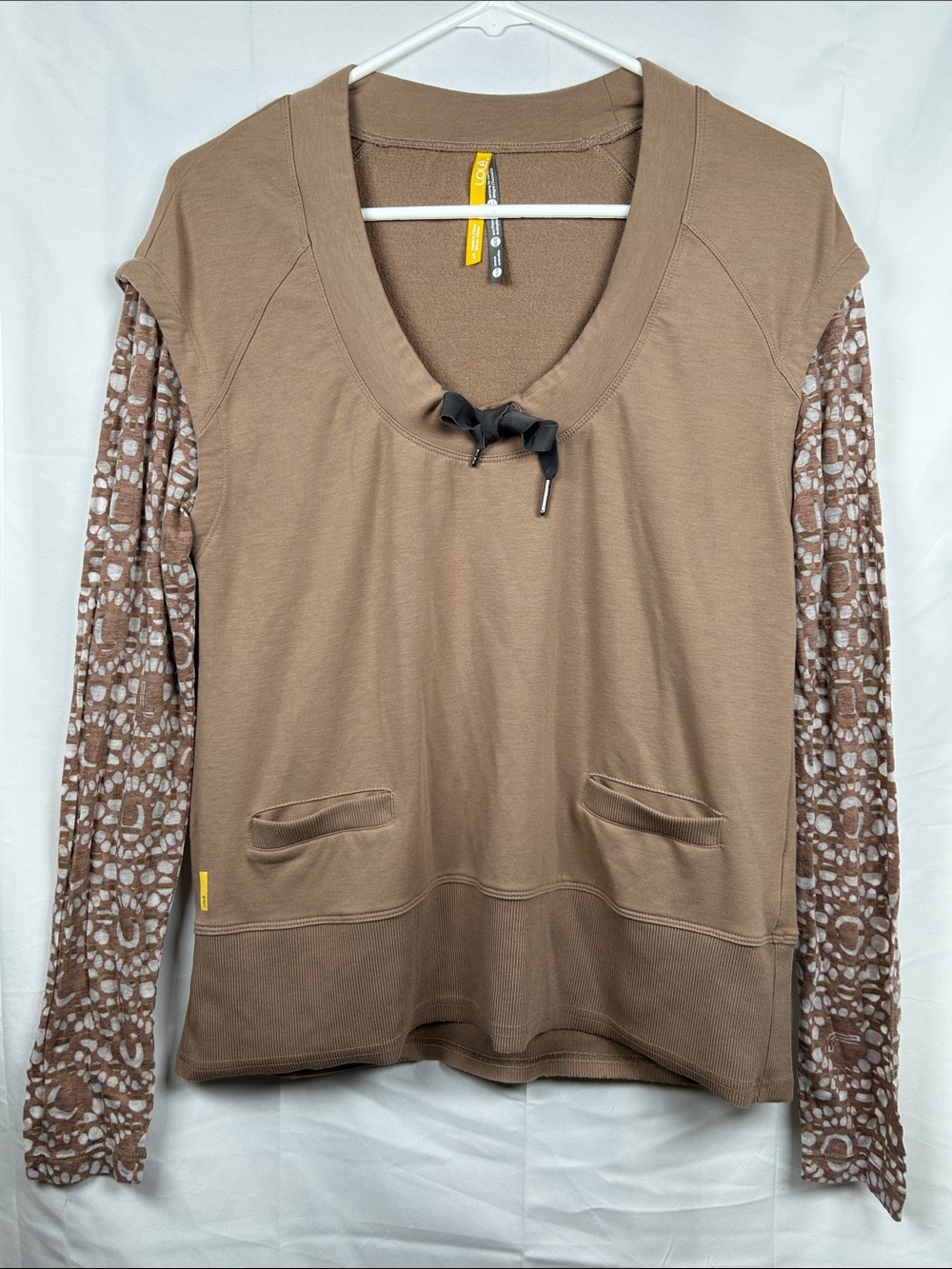 Lole Activewear Pullover Top Women’s Small Tan Long Sleeve Scoop Neck